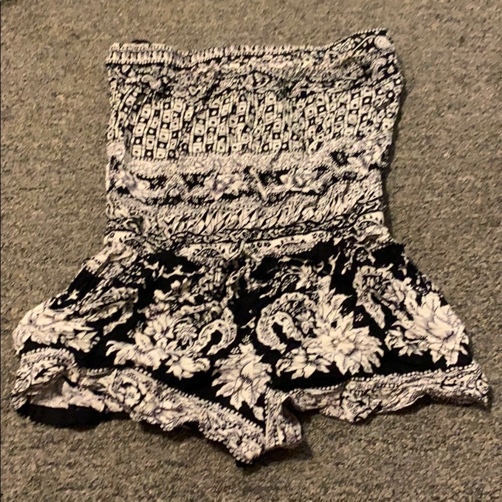 Black and White Romper w/ Pockets